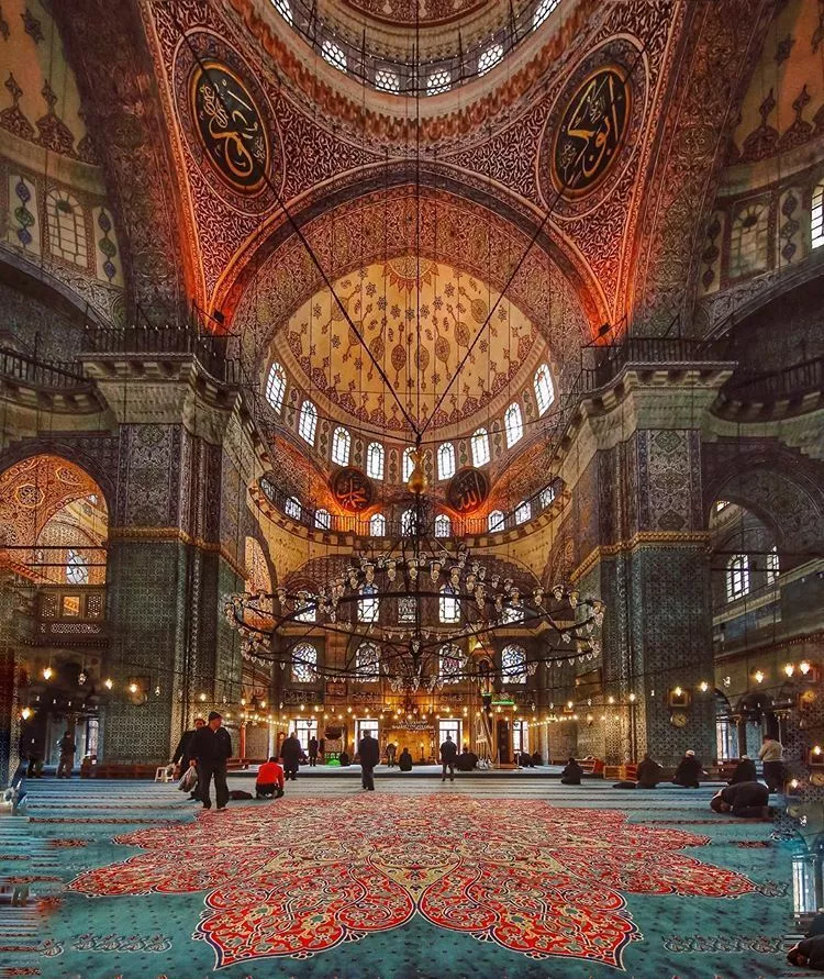 Beautiful mosques in Istanbul's Eminonu district